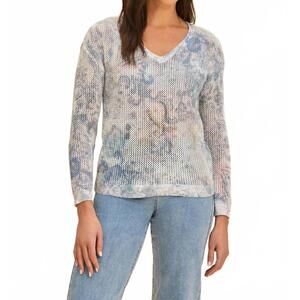 NEW FASHION APPAREL narnia v-neck sweater in blue